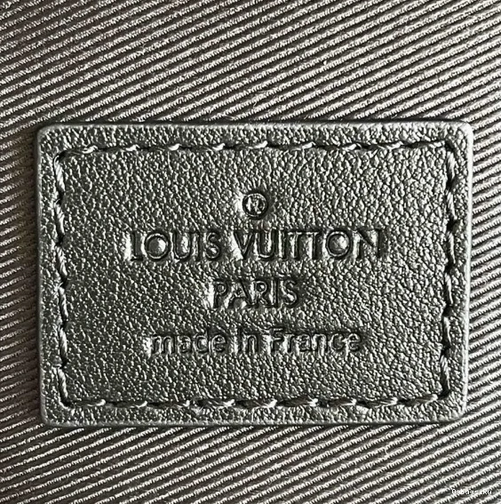 VUITTON LOUIS LOCK S MESSENGER 0413